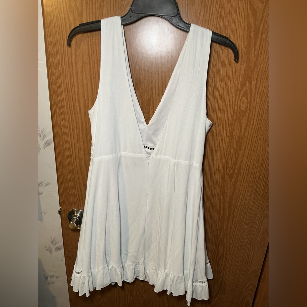 White Embroidered Lace V-Neck Mini Dress | Boho Ruffle Hem | Size L - Picture 3 of 4